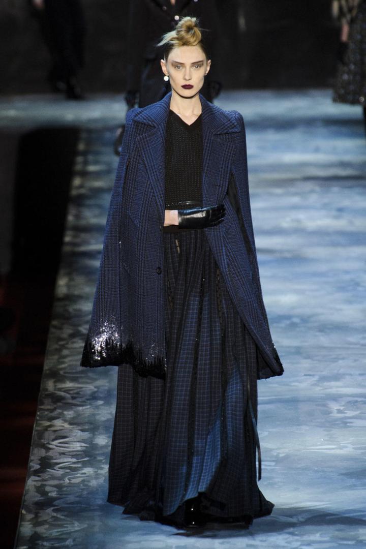 MTI4MjM1MTkyODkxNzIxNzM4